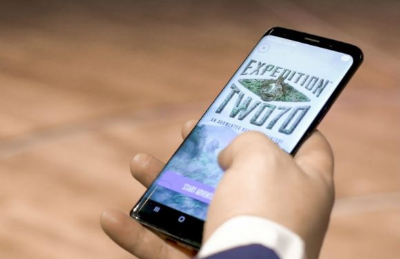 Smartphone-based augmented reality showcase