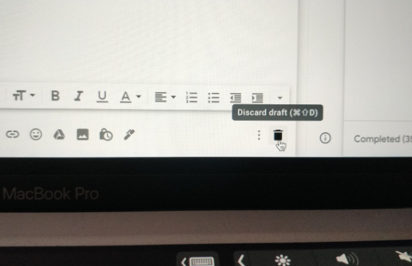 An utterly befuddling design choice by Gmail